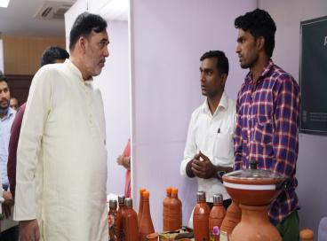 Meeting with startups, entreprenuers for alternative products on single use plastic