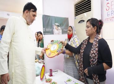 Meeting with startups, entreprenuers for alternative products on single use plastic