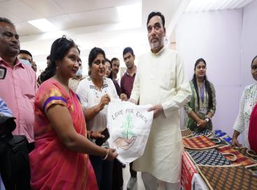 Meeting with startups, entreprenuers for alternative products on single use plastic